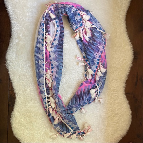 Lightweight multicolored scarf